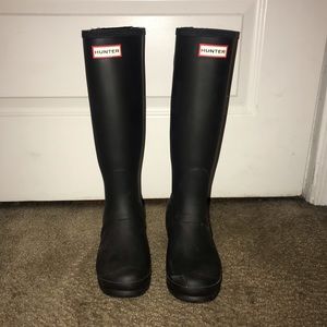 Matt black tall Hunter rain boots